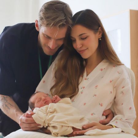 Marzia Kjellberg and her husband, Felix Kjellberg, took a picture with their firstborn child, Björn Kjellberg.